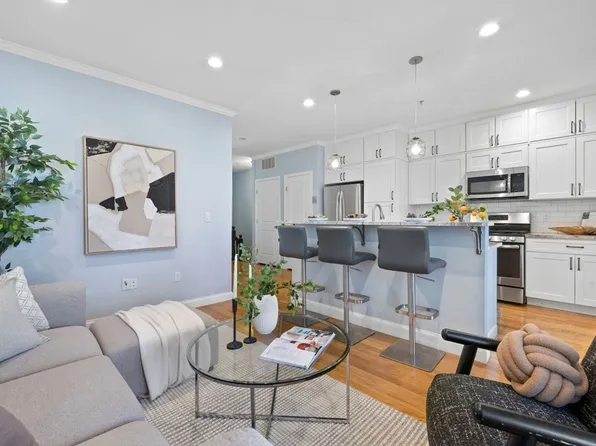 242 W 5th St Penthouse 3, South Boston, MA 02127