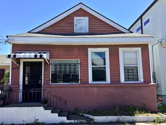 1st image of 2507 Amelia St