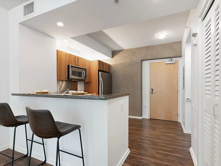 350 11th Ave #626 — Photo 3