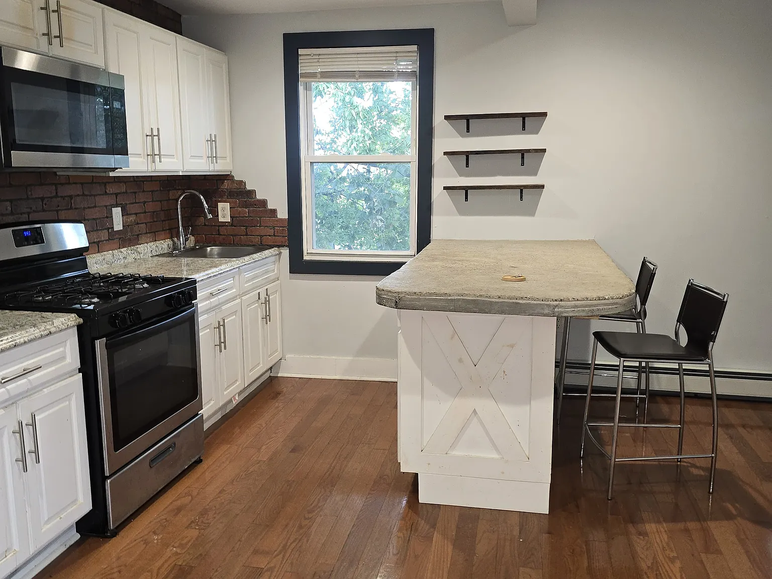 3 bed, $2,250 — Photo 3