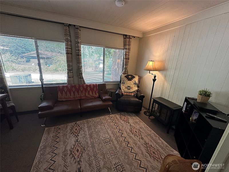 2nd image of 5151 Itswood Center Trail