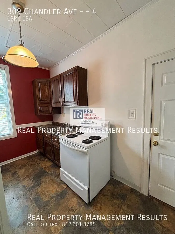 *Rent Special* First Month's Rent Free - Walkable Downtown Location with Washer/Dryer — Photo 2