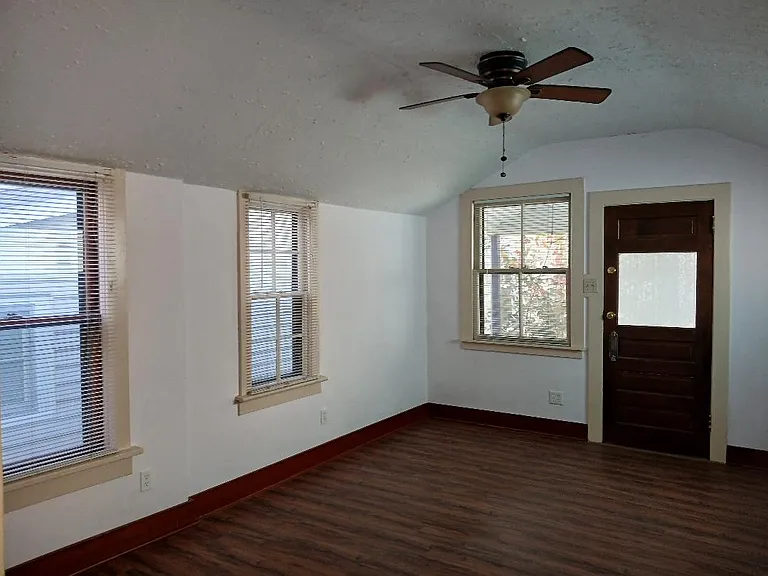 233 N Franklin St #1/2 — Photo 7