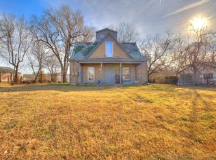 225 N Delaware Ave, Coweta, OK 74429