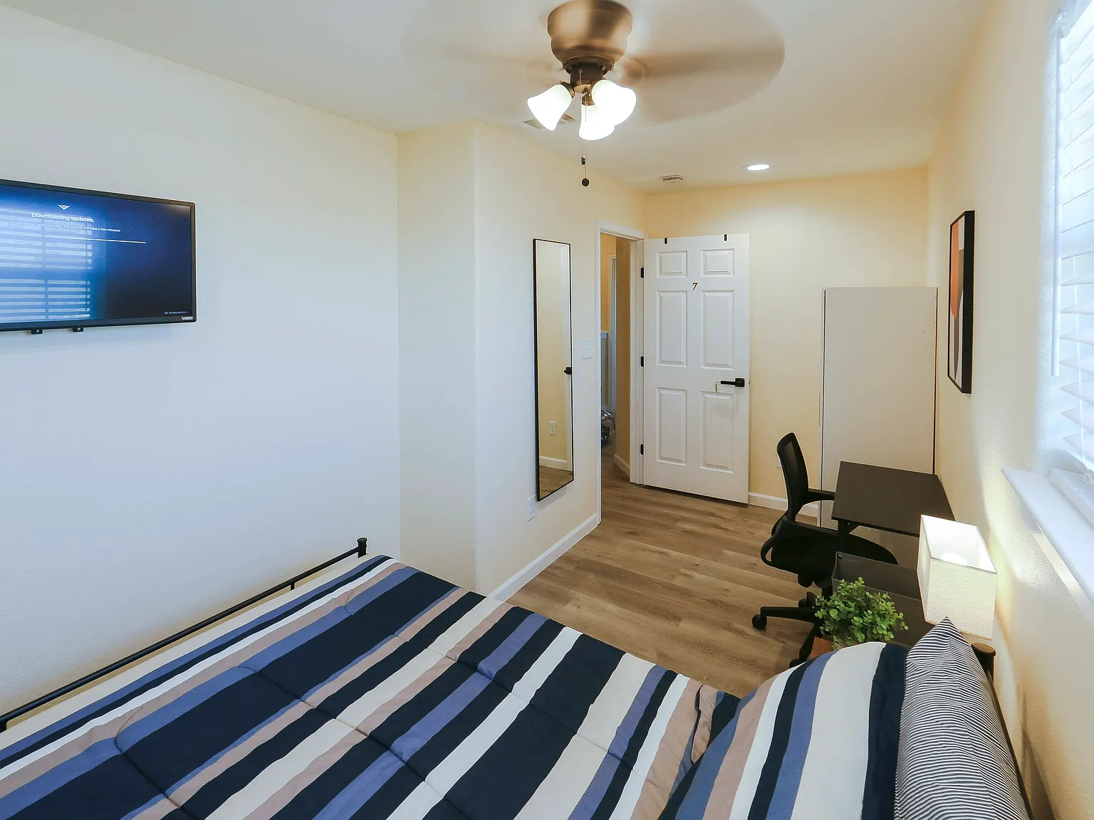 4 bed, 3.0 bath, 2229 sqft, $689 — Photo 2