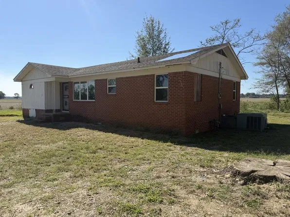 303 Law 511 Rd, Hoxie, AR 72433