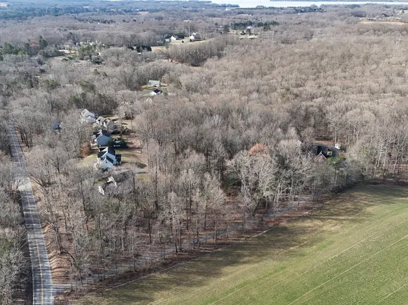 1002 Donna Ln, Huntingtown, MD 20639