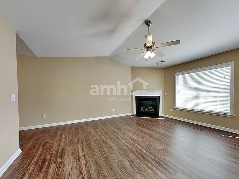 1867 Longmont Dr — Photo 6