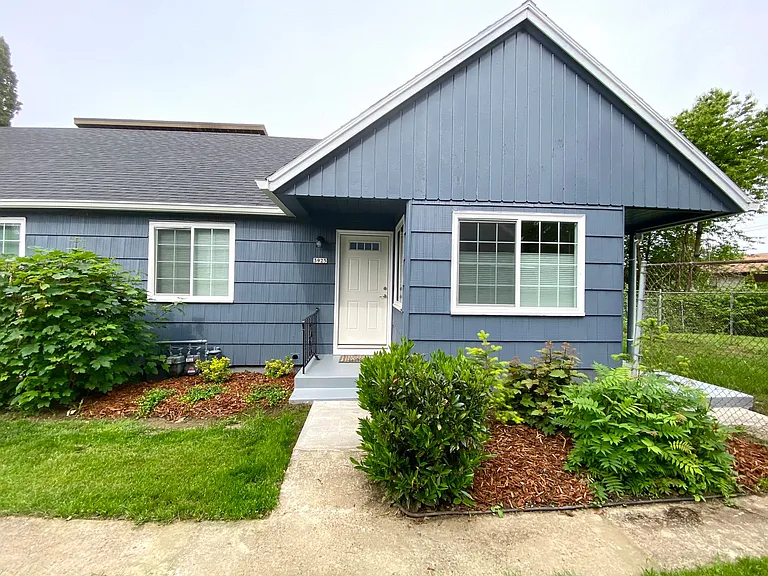 3925 SE Boise St — Photo 2