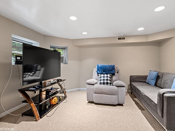 2nd image of 5512 N Paulina St #G