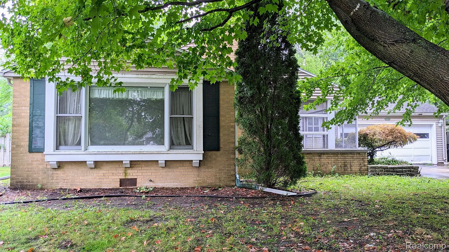 1361 Glendale Ave photo 1