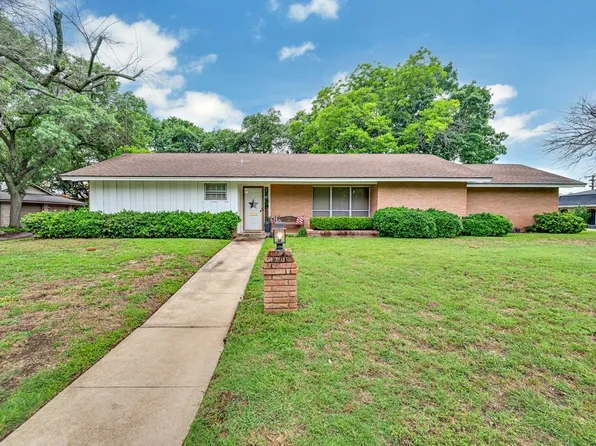 2832 Wooded Acres Dr, Waco, TX 76710