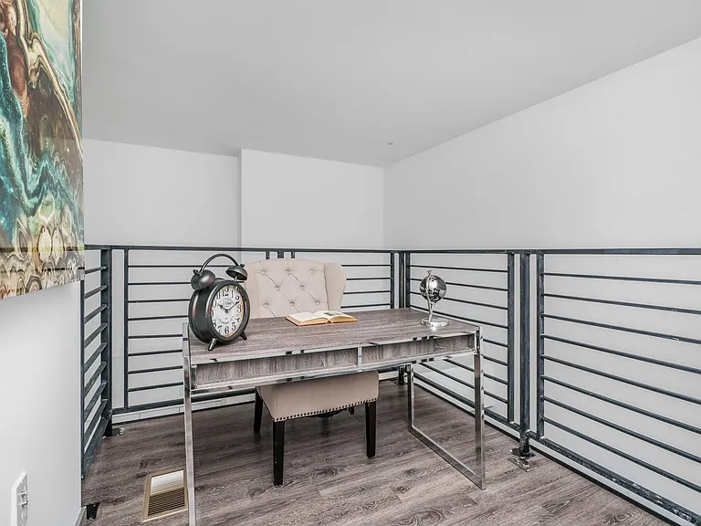 5066 Romaine Street — Photo 9