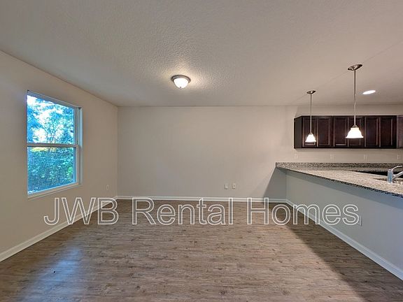 4th image of 4054 Gilmore St
