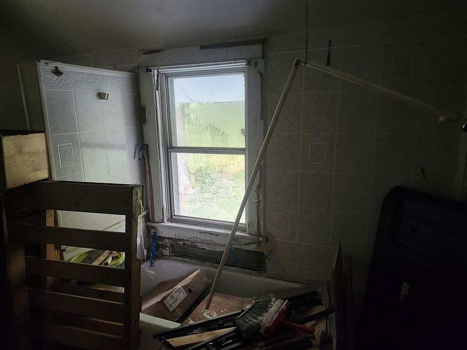 13th image of 1802 Marshall St