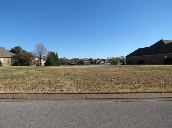2132 Fairway Dr, Dyersburg, TN 38024