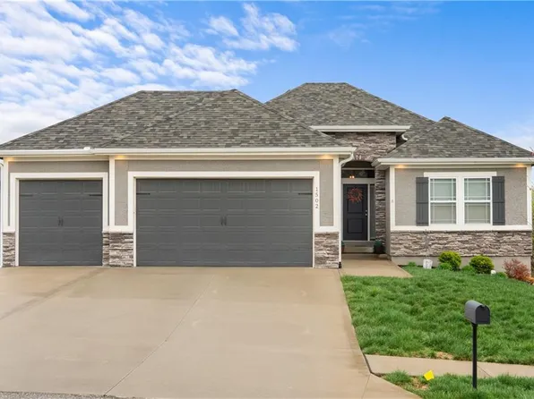 1502 SW Cross Creek Dr, Grain Valley, MO 64029