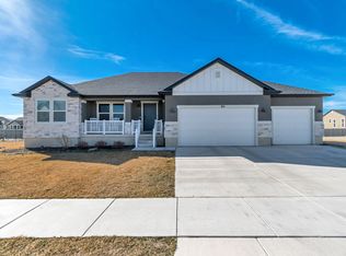 90 E Craner Peak Dr, Eagle Mountain, UT 84005