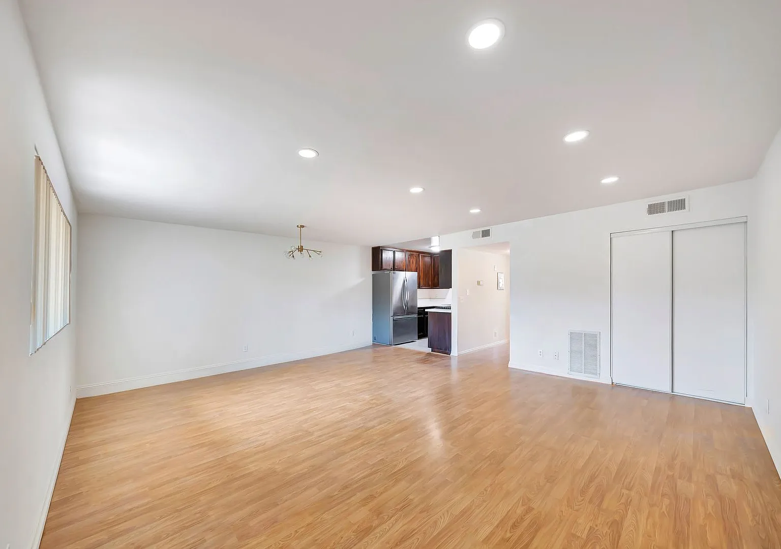 Renovated 1-Bed Retreat with Walk-In Closet & Covered Parking in Glendale — Photo 4