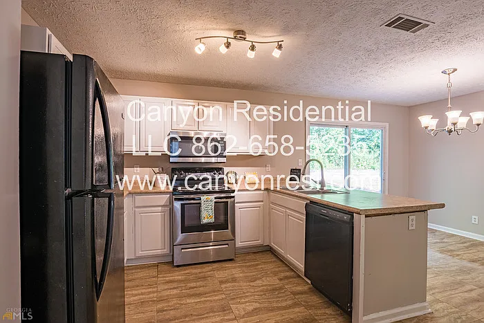 220 Splitwood Ln — Photo 2