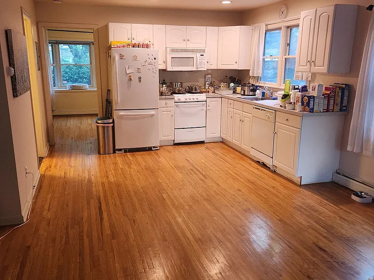 14 Seymour St #2 — Photo 2