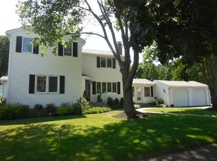11 Drury Ln, Danvers, MA 01923