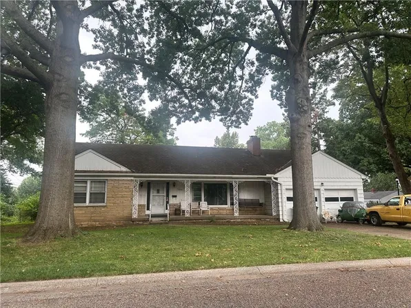 5000 Fairway Rd, Westwood, KS 66205