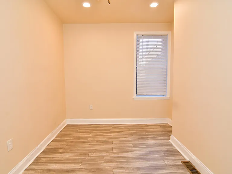 2722 Parkwood Ave — Photo 6