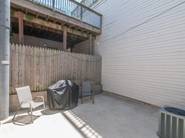 1733 Light St — Photo 19