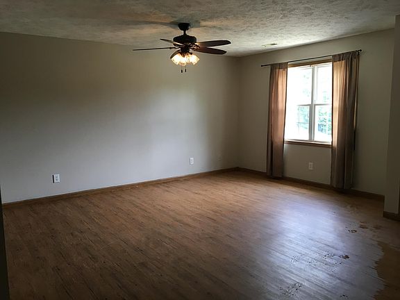 3rd image of 107 Megan Ln