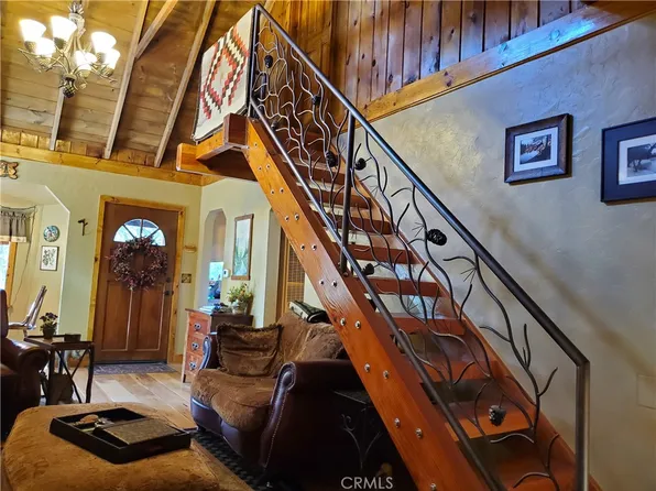 33429 Robin Dr, Green Valley Lake, CA 92341