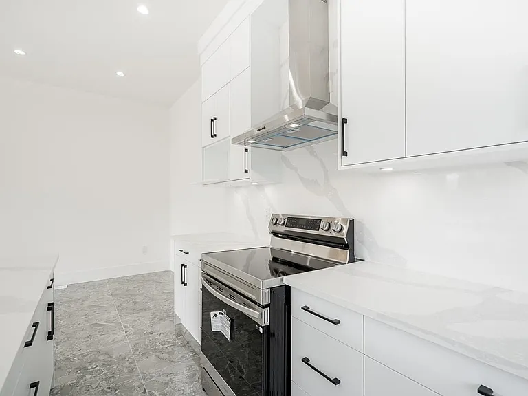 45945 Lewis Ave #UPPER B — Photo 11