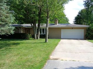 2988 E Martin Ct, Midland, MI 48640