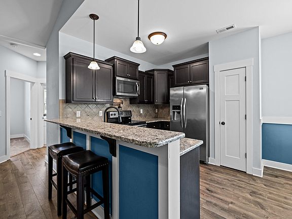 4th image of 59 Woodglen Dr