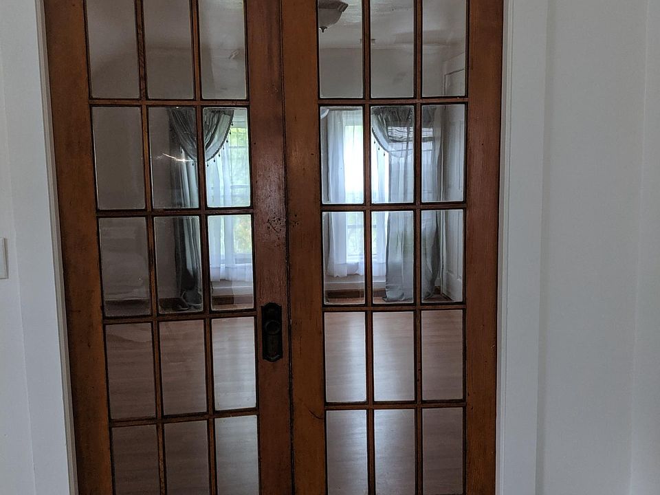 2nd image of 21 Hudson St