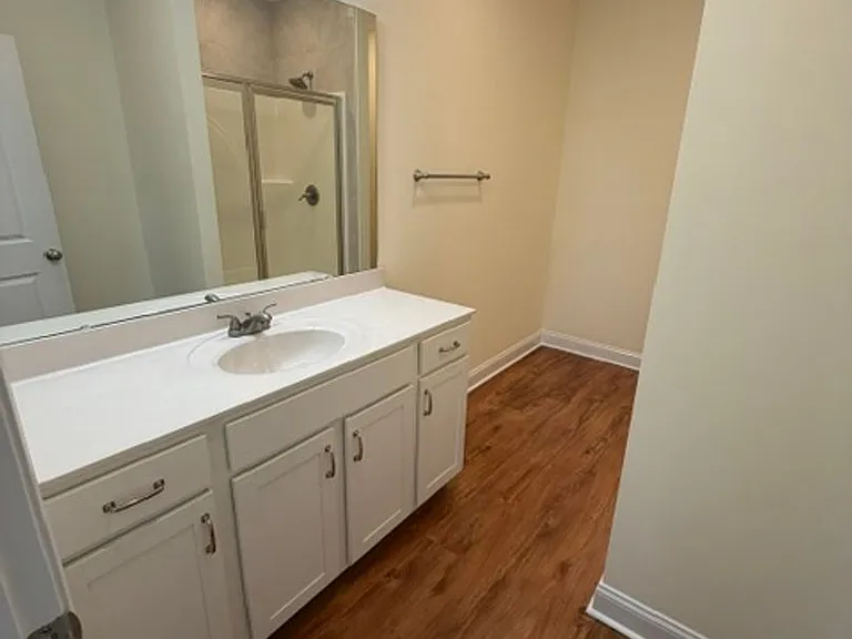 913 Linwood Ave — Photo 17