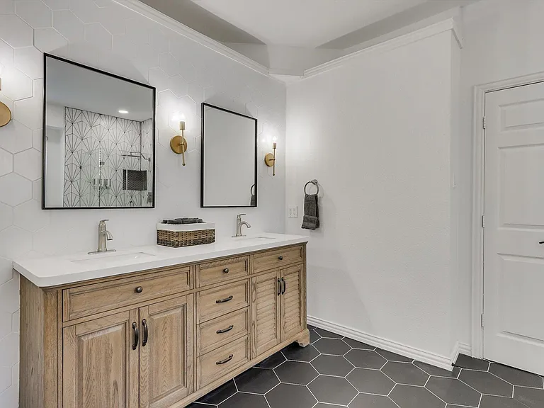 2410 Shorewood Ct — Photo 21