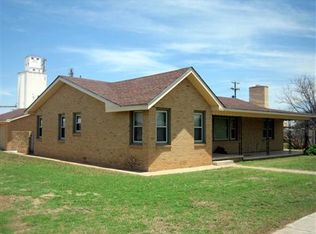 400 Avenue B, Farwell, TX 79325