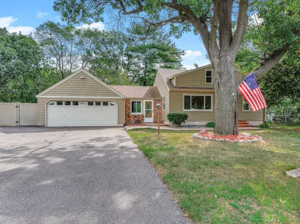 8691 Van Buren St NE, Blaine, MN 55434