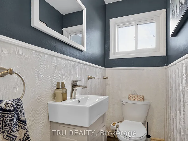 1253 Emperor Ave — Photo 9