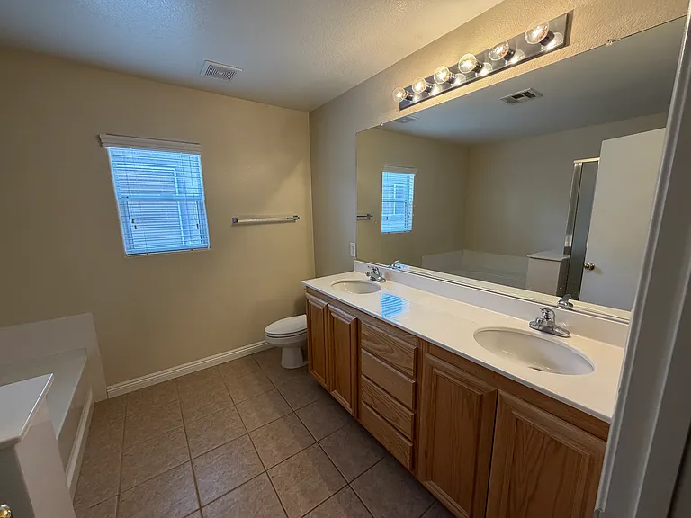 11617 Royal Derwent Dr — Photo 37