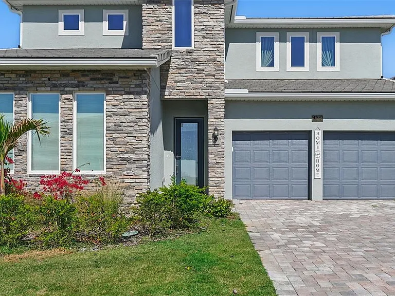 16008 Volterra Point — Photo 2