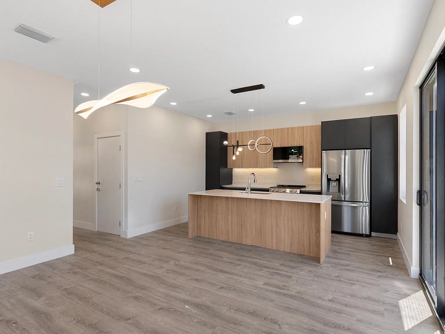 4 bed, 3.5 bath, 2146 sqft, $3,800 — Photo 4