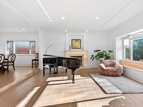 4th image of 1369 W 55th Ave