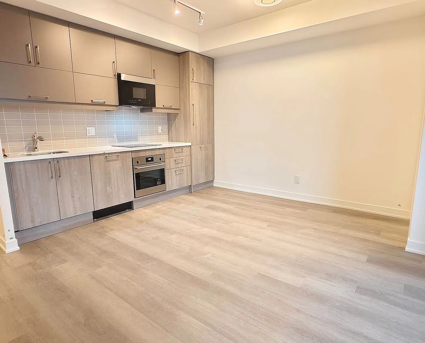 2 bed, $2,600 — Photo 4