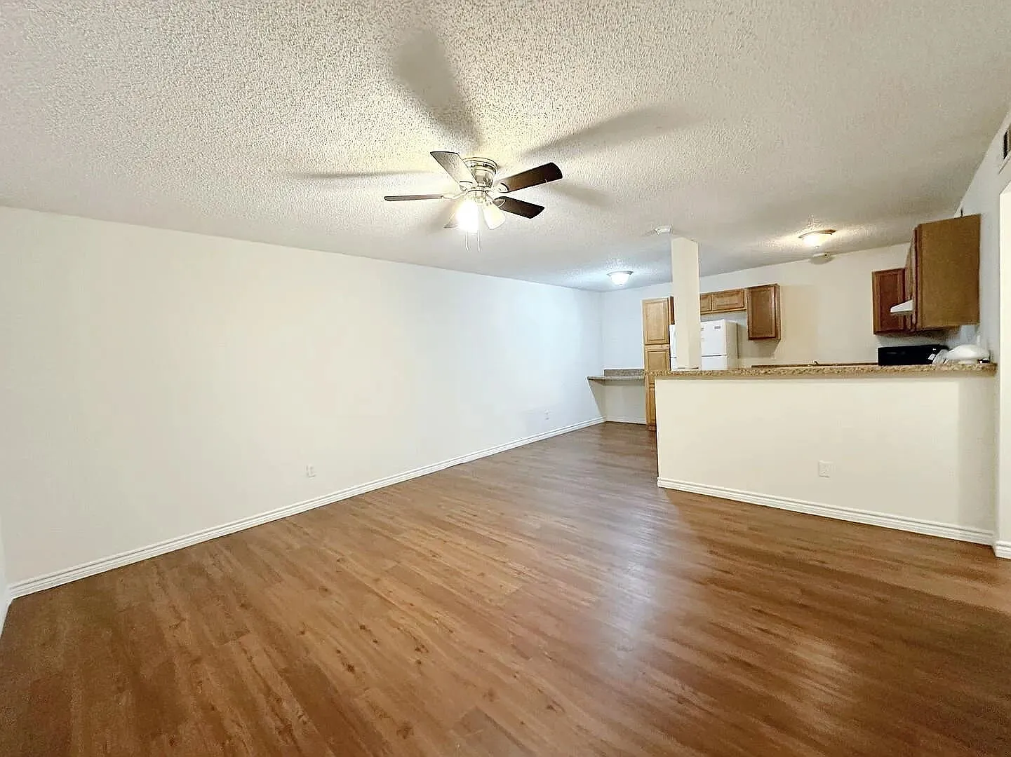 2 bed, 1.0 bath, 790 sqft, $825 — Photo 3