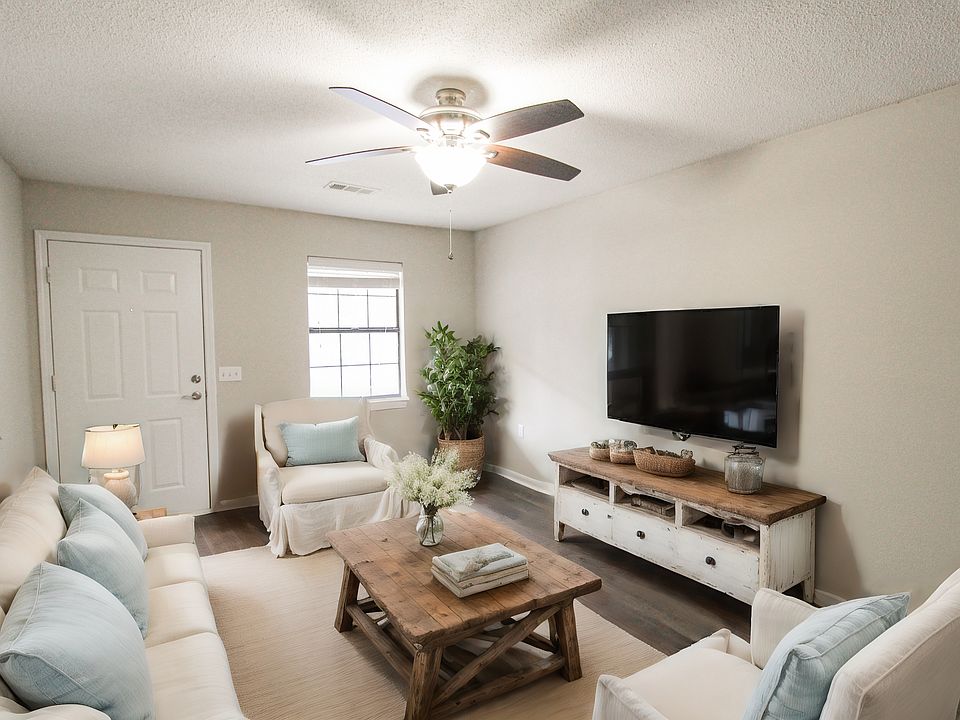 1st image of 235 Vista Cir APT 7