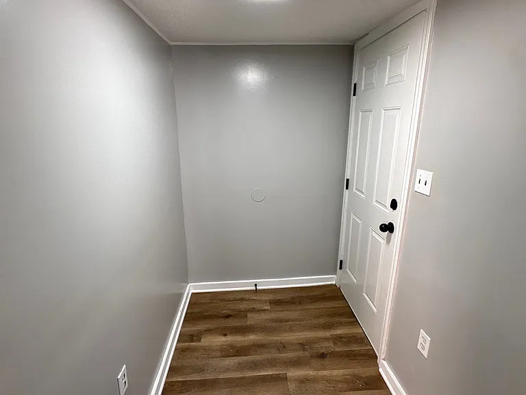329 N College St — Photo 9