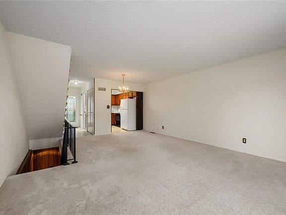 4th image of 10243 W 96th Pl