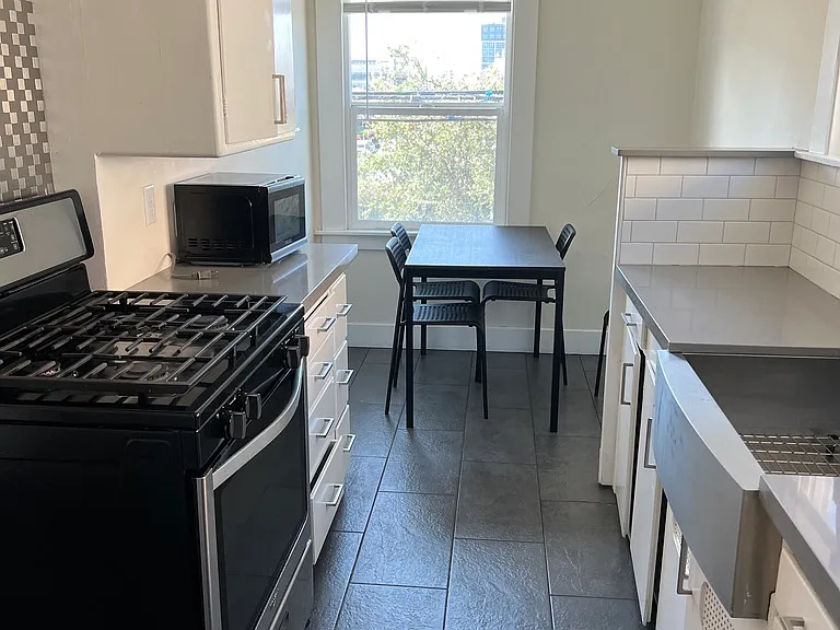 1694 Oxford St #C — Photo 7